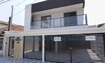 Imagem: Casa com sacada em Condomínio à Venda