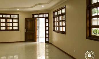 Imagem 4: CASA DUPLEX COM PISCINA E CHURRASQUEIRA NO CENTRO DE MACAPÁ