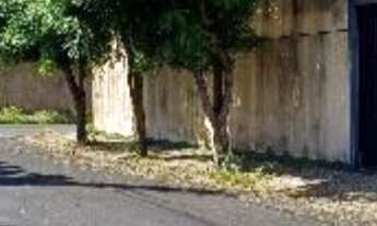 Imagem 4: Casa grande de esquina à venda