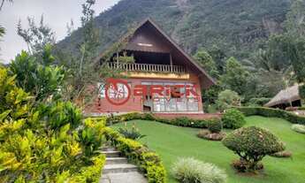 Imagem: Casa de 5 quartos com sala de cinema no