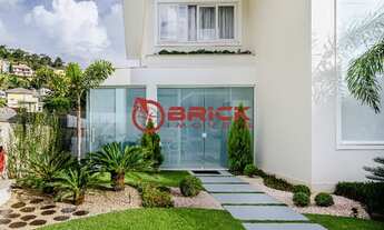 Imagem: Casa em condomínio com 4 quartos sendo