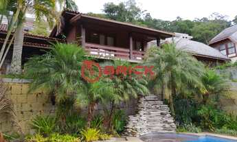 Imagem: Casa com 5 suítes em condomínio em Quebra