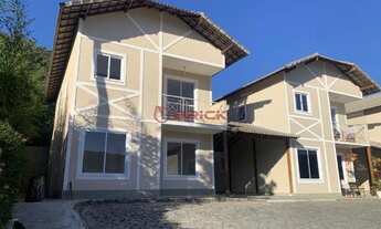 Imagem: Casa com 4 quartos sendo 1 suíte em condomínio