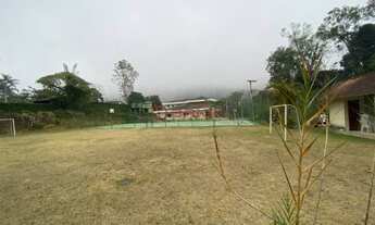 Imagem: Terreno praticamente plano com 880 m² em