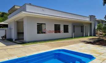 Imagem 2: Casa linear com 3 quartos sendo 1 suíte em condomínio em Albuquerque - Teresópolis/RJ