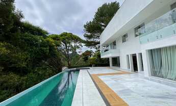 Imagem 3: Casa com 4 suítes em condomínio no Comary - Teresópolis/RJ