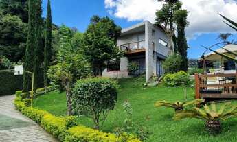 Imagem: Casa de alto padrão com 4 quartos sendo