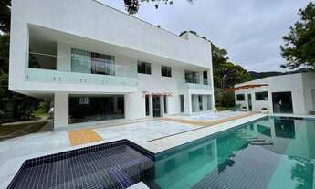 Imagem: Casa com 4 suítes em condomínio no Comary