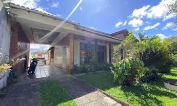 Imagem: Casa linear com 4 quartos sendo 2 suítes