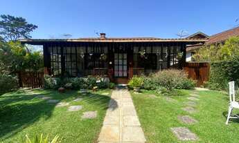 Imagem 2: Casa linear com 3 quartos em condomínio no Comary - Teresópolis/RJ