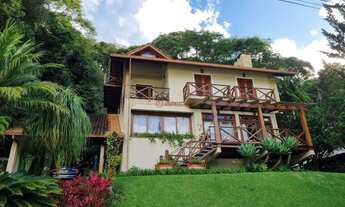 Imagem: Casa com 5 suítes em condomínio em Quebra