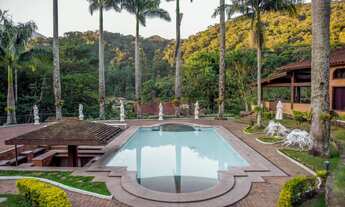 Imagem: Mansão em condomínio no Comary - Teresópolis/RJ