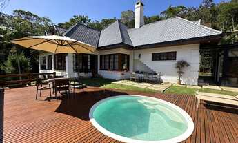 Imagem 2: Casa com 4 quartos sendo 2 suítes em condomínio no Parque do Imbuí - Teresópolis/RJ