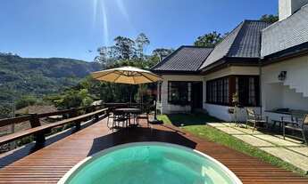 Imagem 3: Casa com 4 quartos sendo 2 suítes em condomínio no Parque do Imbuí - Teresópolis/RJ