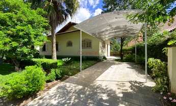 Imagem: Casa linear com 4 quartos sendo 2 suítes