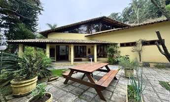 Imagem 2: Casa linear com 3 suítes, 3.900 m² de terreno em condomínio em Albuquerque - Teresópolis/R