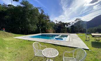 Imagem: Casa em estilo sítio com 20 mil m² de