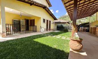 Imagem 2: Casa com 4 quartos sendo 1 suíte em condomínio na Cascata do Imbuí - Teresópolis/RJ