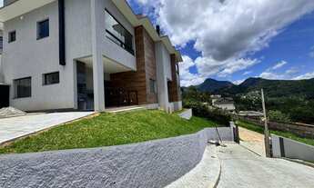 Imagem 2: Casa nova à venda com 3 quartos sendo 1 suíte em condomínio no Golfe - Teresópolis/RJ