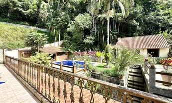 Imagem 3: Casa à venda com 5 quartos sendo 1 suíte, 835 m² de terreno em condomínio no Comary - Tere