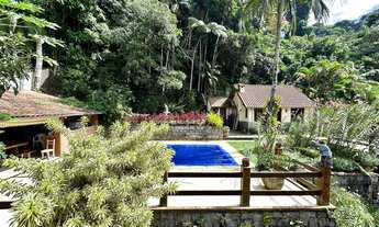 Imagem 4: Casa à venda com 5 quartos sendo 1 suíte, 835 m² de terreno em condomínio no Comary - Tere