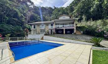 Imagem: Casa à venda com 4 suítes e uma vista