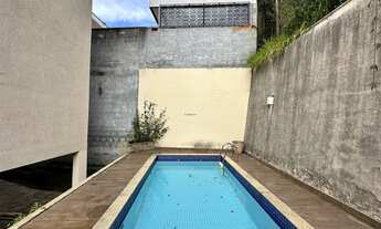 Imagem 2: Casa à venda com 5 quartos sendo 4 suítes, 251 m² na Tijuca - Teresópolis/RJ