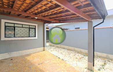 Imagem 2: Imóvel à venda composto por 2 casas térreas separadas entre si