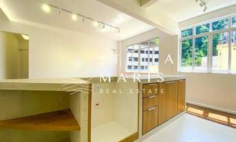 Imagem 2: Alto Leblon, Apartamento impecável, de 68 m2, totalmente reformado, com 02 quartos e 01 va