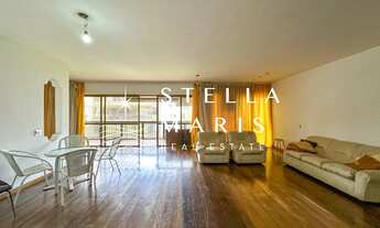 Imagem 2: Leblon, Oportunidade Única - Espetacular Apartamento com Varandão e Potencial de Reforma