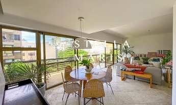 Imagem 3: Leblon, Apartamento de 227 m2 com varandão iluminado pelo sol da manhã à venda em excelent