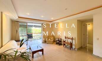 Imagem 4: Apartamento frontal com varanda e vista para copa das árvores, duas vagas de garagem em co