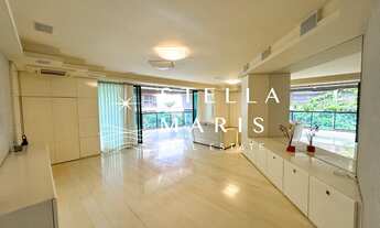 Imagem 2: Leblon, Apartamento com 210 m2, varandão, 4 quartos e 3 vagas à venda na quadra da praia d