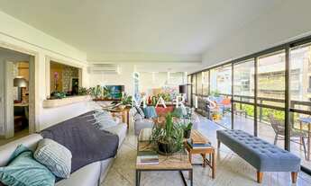 Imagem 2: Leblon, Apartamento de 227 m2 com varandão iluminado pelo sol da manhã à venda em excelent