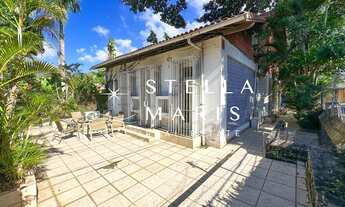 Imagem 1: Casa em local privilegiado do Jardim Botânico com 375m², duas vagas no subsolo e segurança