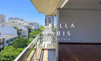 Imagem 4: Leblon, Apartamento em andar alto, reformado, com 200 m2, 4 quartos, 2 vagas e com vista l