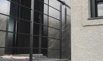 Imagem 7: TRIPLEX A VENDA NO BAIRRO UBERABA, DE FRENTE PARA A RUA, PRÓXIMO A AV. SEND. SALGADO FILHO