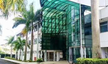 Imagem: 20 banheiro, 200 vagas na garagem, 25000M²