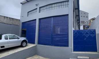 Imagem: 3 banheiro, 4 vagas na garagem, 400M² de