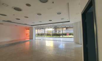 Imagem: 3 banheiro, 6 vagas na garagem, 419M² de