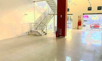 Imagem: 2 banheiro, 3 vagas na garagem, 230M² de