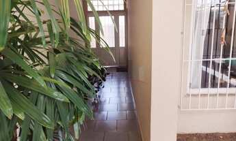 Imagem 3: 3 dormitórios, 3 banheiro, 4 vagas na garagem, 250M² de Área Construída, 250M² de Área Tot