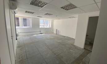 Imagem: 2 banheiro, 3 vagas na garagem, 130M² de