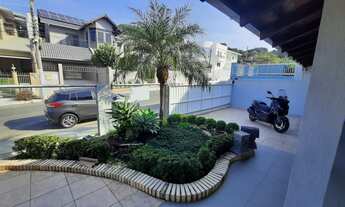 Imagem 3: CASA MOBILIADA COM 06 DORMITÓRIOS À VENDA NA PRAIA DOS AMORES - BALNEÁRIO CAMBORIÚ