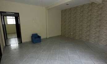 Imagem 2: Alugo casa térrea em Itapuã, 2/4 sendo 1 suíte, ótima localização, R$ 2.300,00!!!!