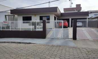 Imagem 4: Casa de alvenaria mais sobrado e piscina localizada na Rua João Sotopietra, Bairro Victor