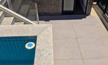 Imagem 5: Com ambientes amplos e modernos essa cobertura duplex com três suítes vista mar com 233,5m