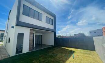 Imagem 2: Com conceito moderno e ambientes amplos essa belíssima casa em condomínio fechado com quat