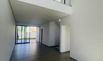 Imagem 5: Com conceito moderno e ambientes amplos essa belíssima casa em condomínio fechado com quat