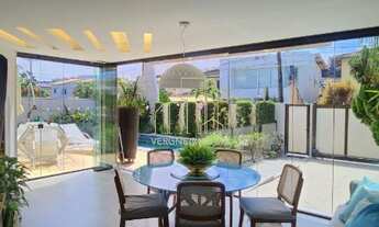 Imagem 4: Com ambientes amplos e modernos essa casa duplex vista mar com quatro suítes e espaço gour